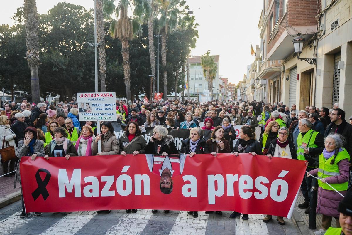 Cabecera de la manifestación por las calles de Benetússer