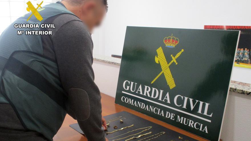 Once detenidos, uno menor, en San Javier por el robo de 35.000 euros en joyas