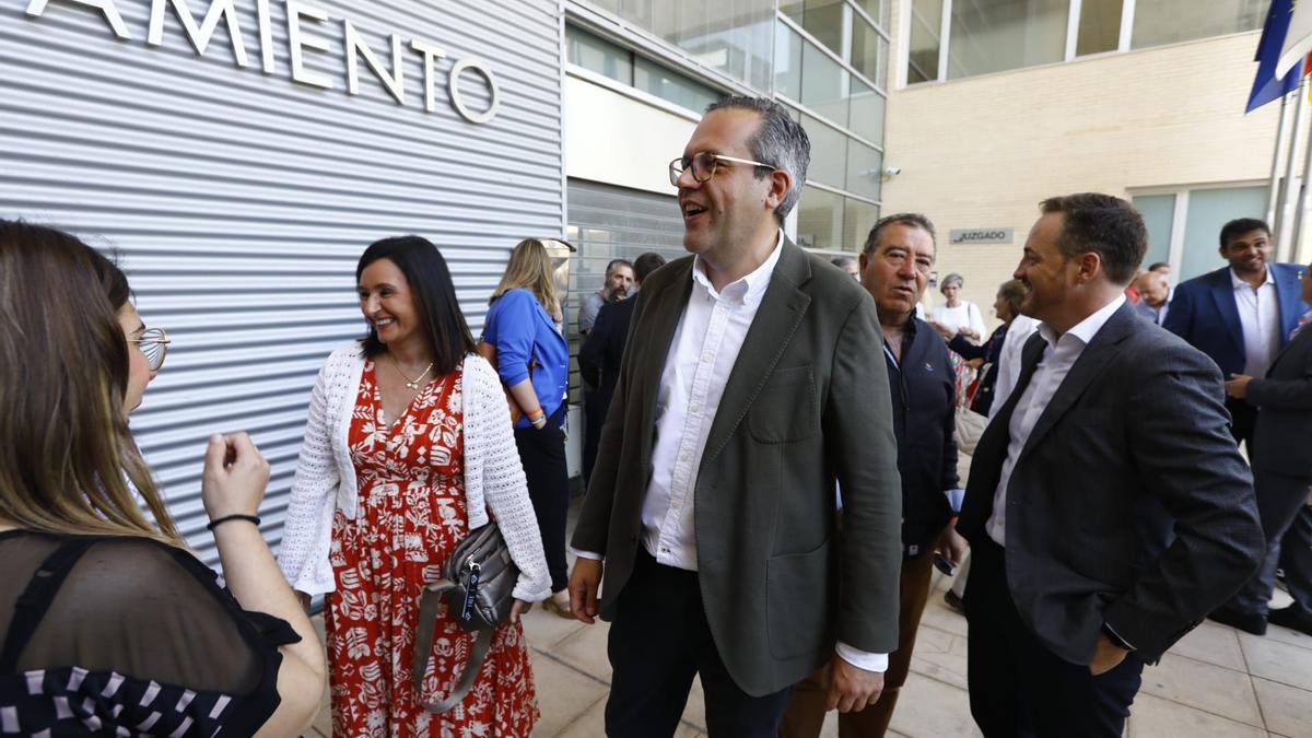 Carlos Ortas, llegando al Auditorio de Cuarte.