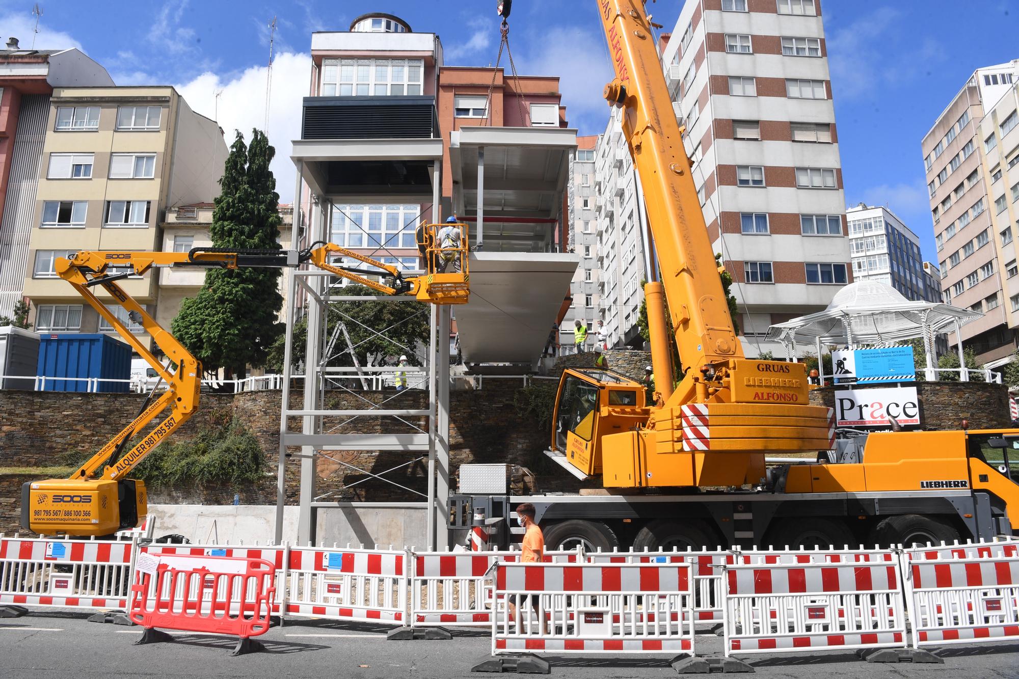 La estructura del ascensor de Os Castros, instalada