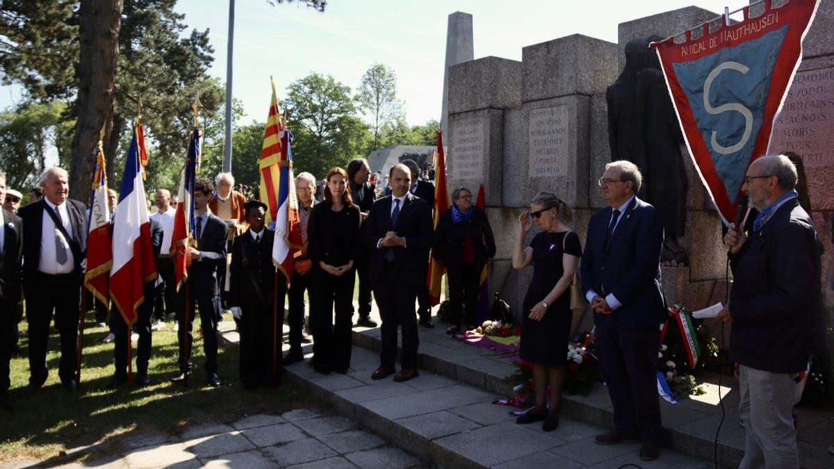 El conseller de Presidència, Albert Dalmau, durant un acte en el memorial als catalans que van perdre la vida en el camp de concentració nazi de Mauthausen.