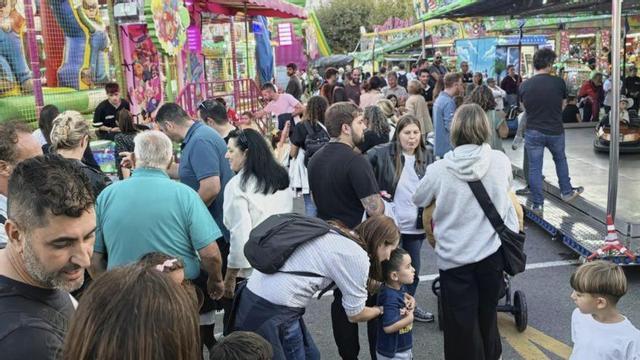 Ambiente en la noche de ayer en el recinto de las fiestas.