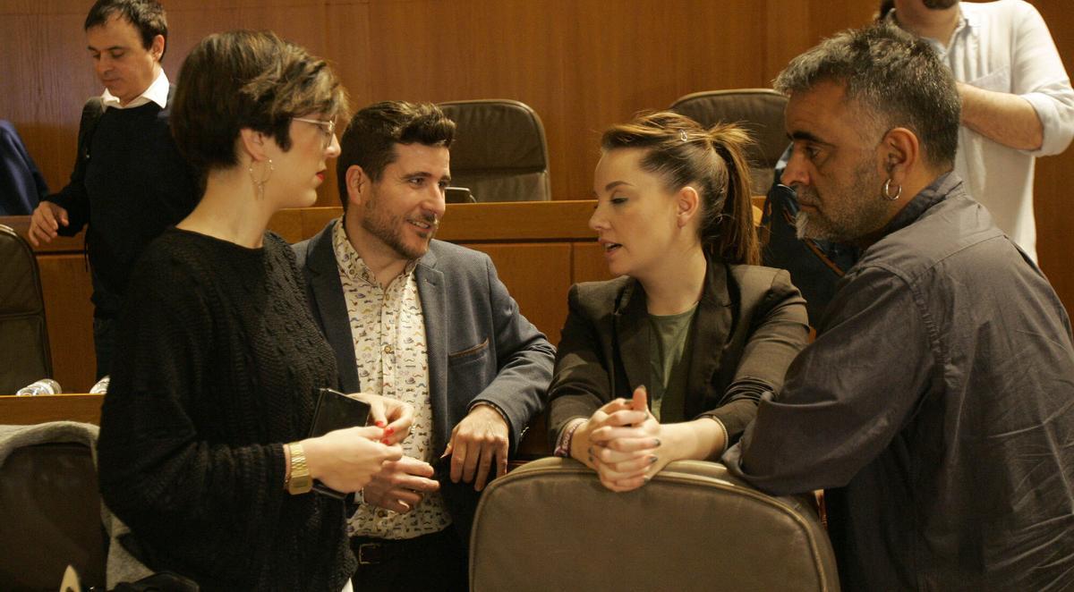PLENO DE LAS CORTES DE ARAGON. DE IZDA A DCHA, VIOLETA BARBA, NACHO ESCARTIN, MARU DIAZ Y ANDONI CORRALES. ARAGON. PARLAMENTO