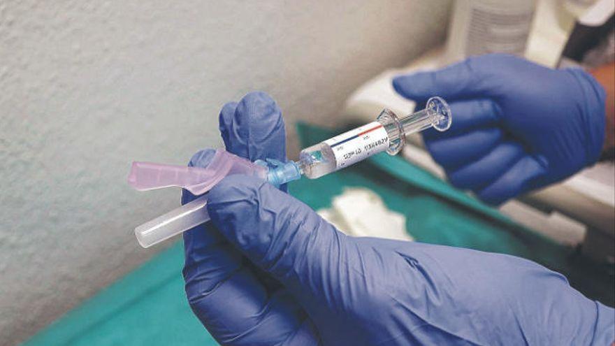 Casi el 70% canarios de entre 12 y 19 años ya ha recibido una dosis de la vacuna