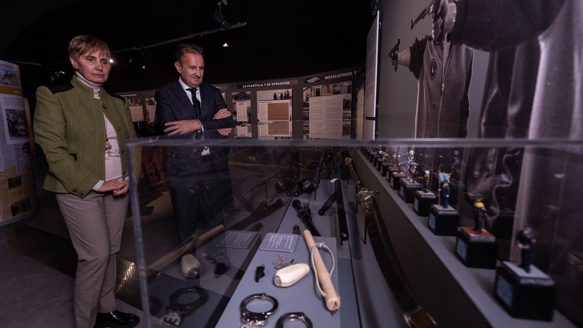 El superintendente de la Policía Local, Antonio Blas Soriano, y el concejal de Presidencia y Seguridad Ciudadana, Ángel Lorén.