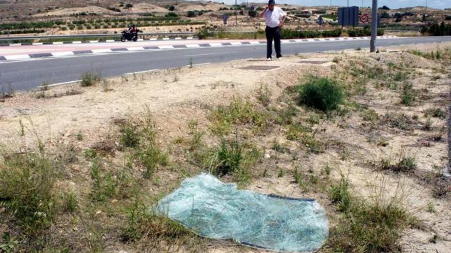 El lugar donde se produjo el accidente, en la Vía Parque en dirección a Elche.