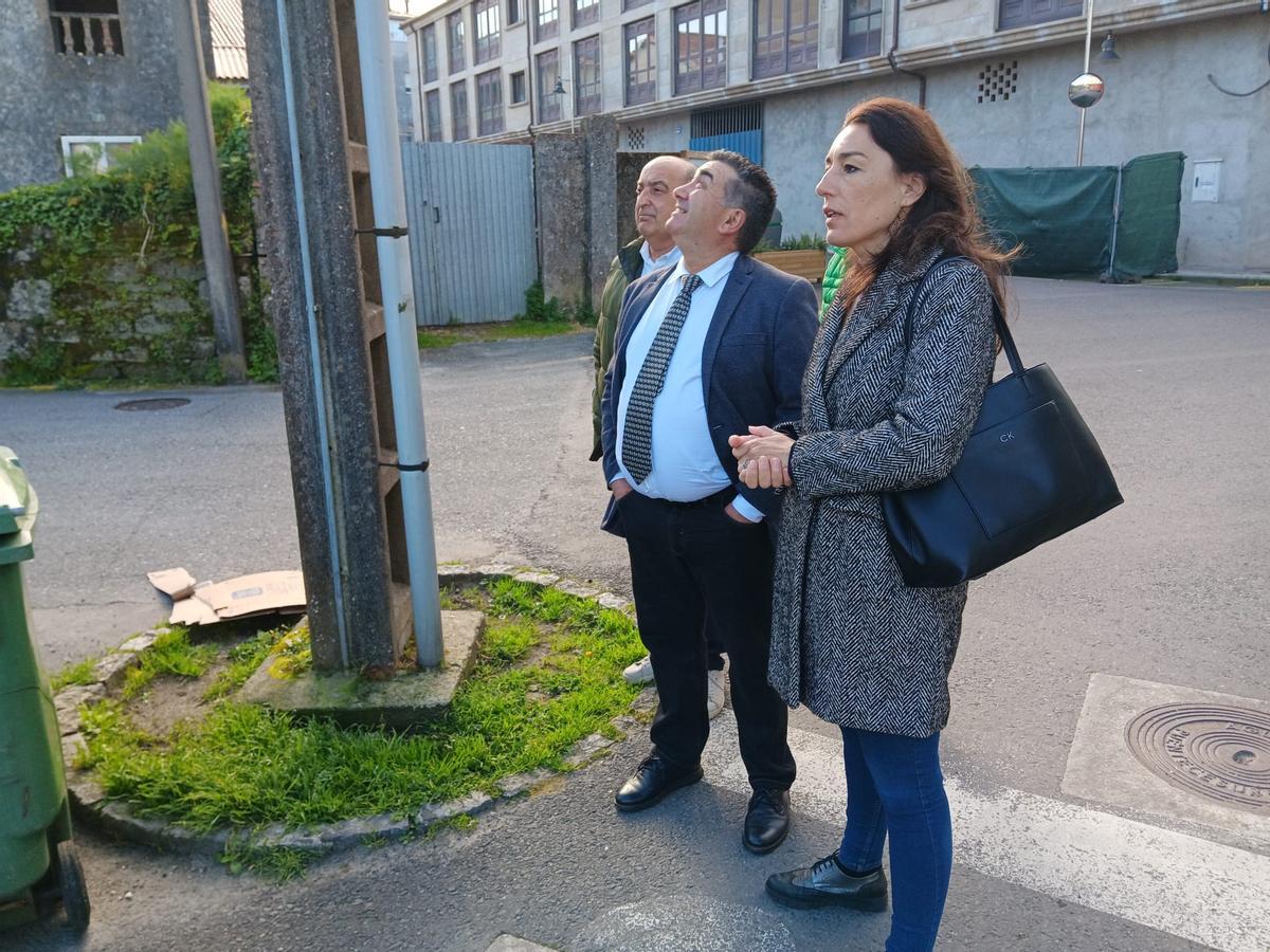 Un momento de la visita del diputado.