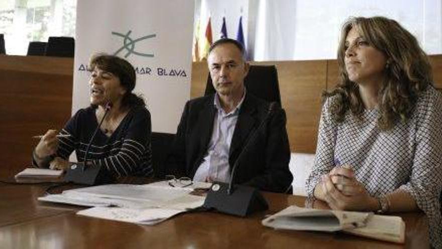 Sandra Benveniste, Carlos Bravo y Ana María Fernández, ayer, en la rueda de prensa.