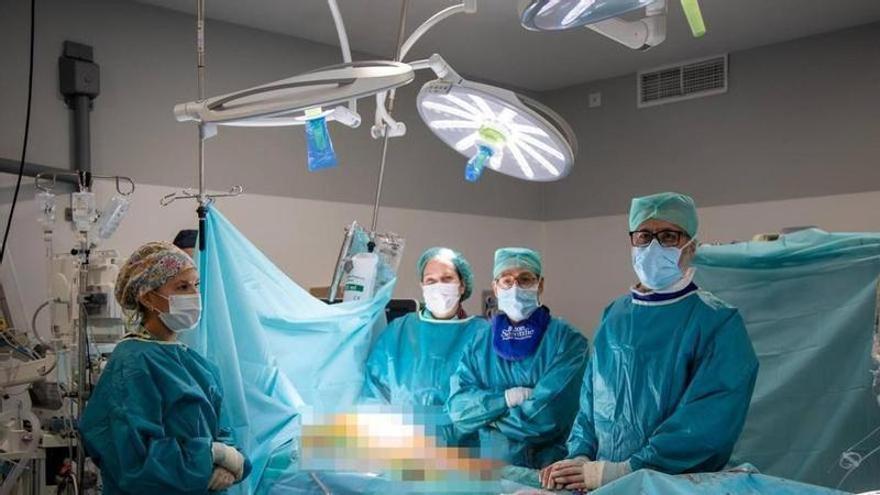 La ambulancia extremeña que lleva un quirófano dentro: qué hace la ECMO móvil cuando el corazón o los pulmones ya no responden