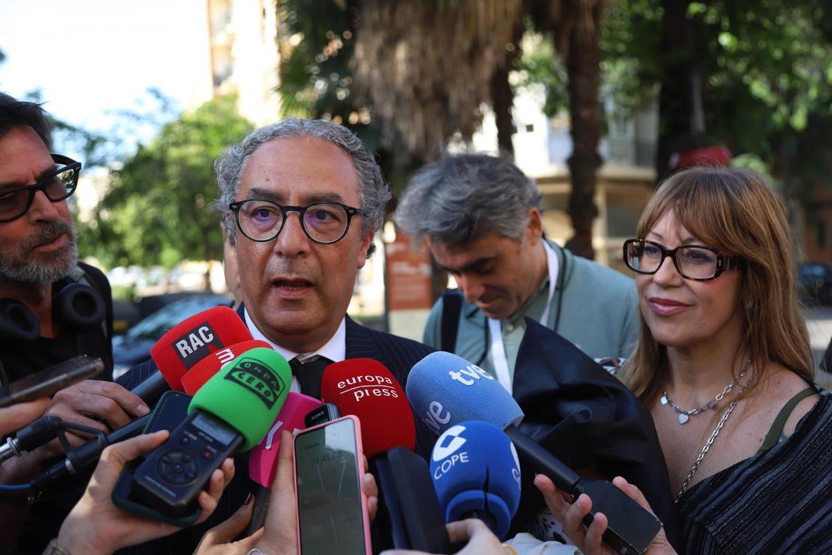 Fotogalería | Llegan los abogados de las acusaciones y los acusados en el juicio contra David Sánchez