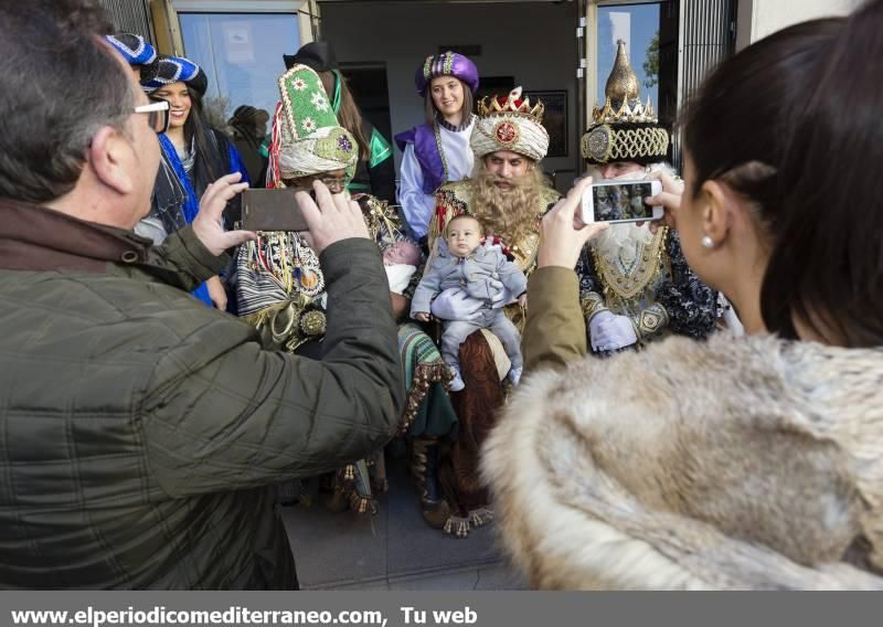 Los Reyes Magos reparten regalos en la provincia