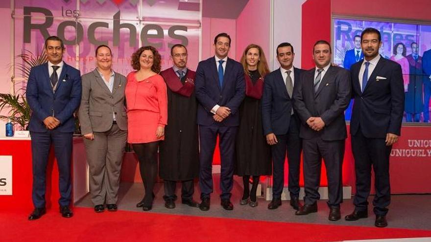 Imagen de los premiados en la XLVIII ceremonia de graduación de Les Roches.