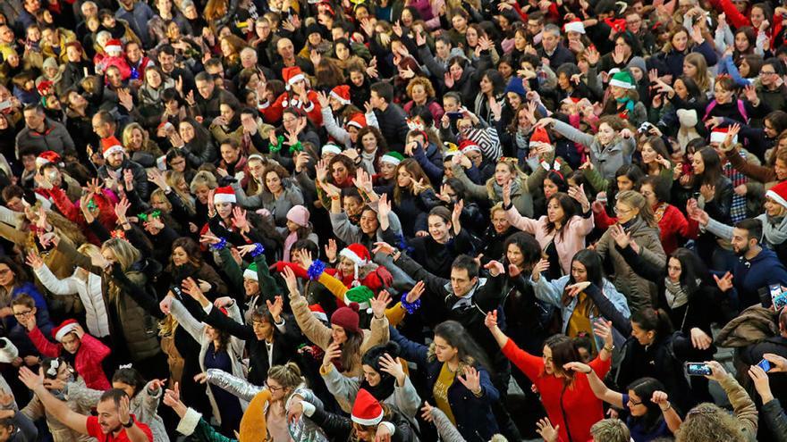 Momento del flashmob de la Navidad en Vigo de 2017 // Marta G. Brea