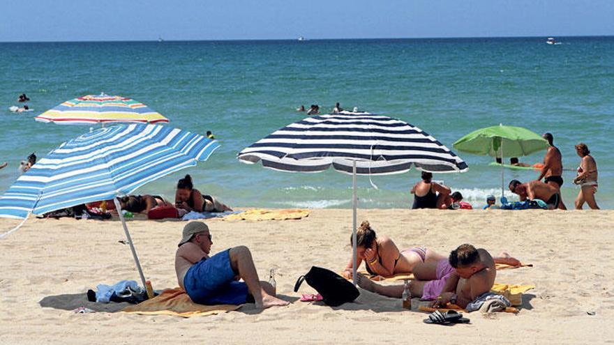 Stressfreier Schatten am Strand auf Mallorca - Mallorca Zeitung