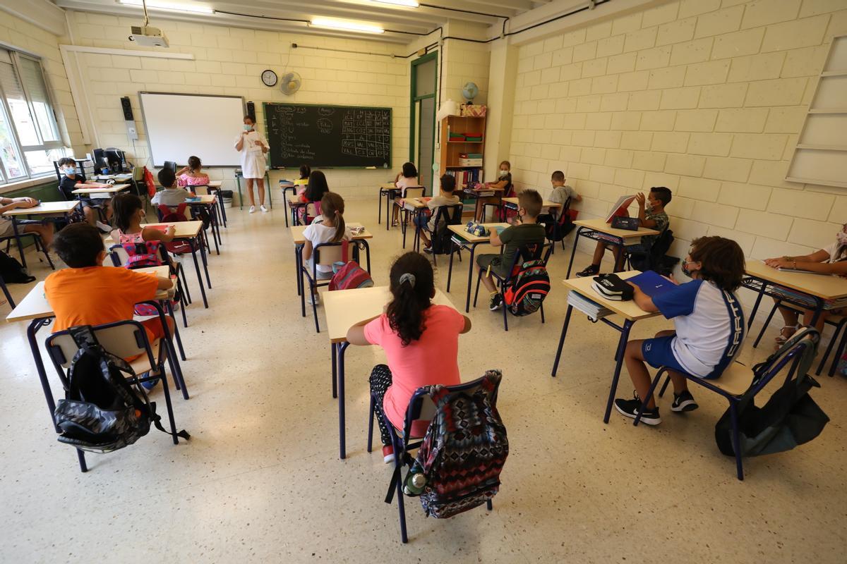 Alumnos en clase en un colegio de la provincia