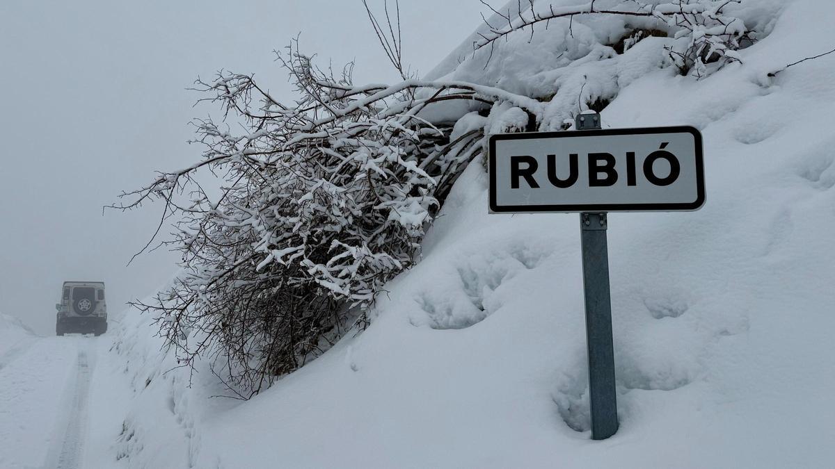 Cartel de entrada al pueblo de Riubó.