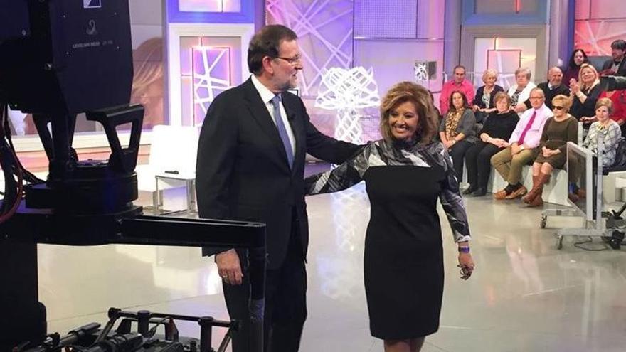 Rajoy con María Teresa Campos en &#039;¡Qué tiempo tan feliz!&#039;.