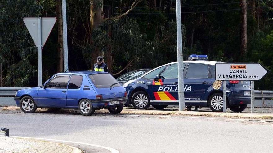 Imagen de archivo de un control de la Policía Nacional. // Noé Parga