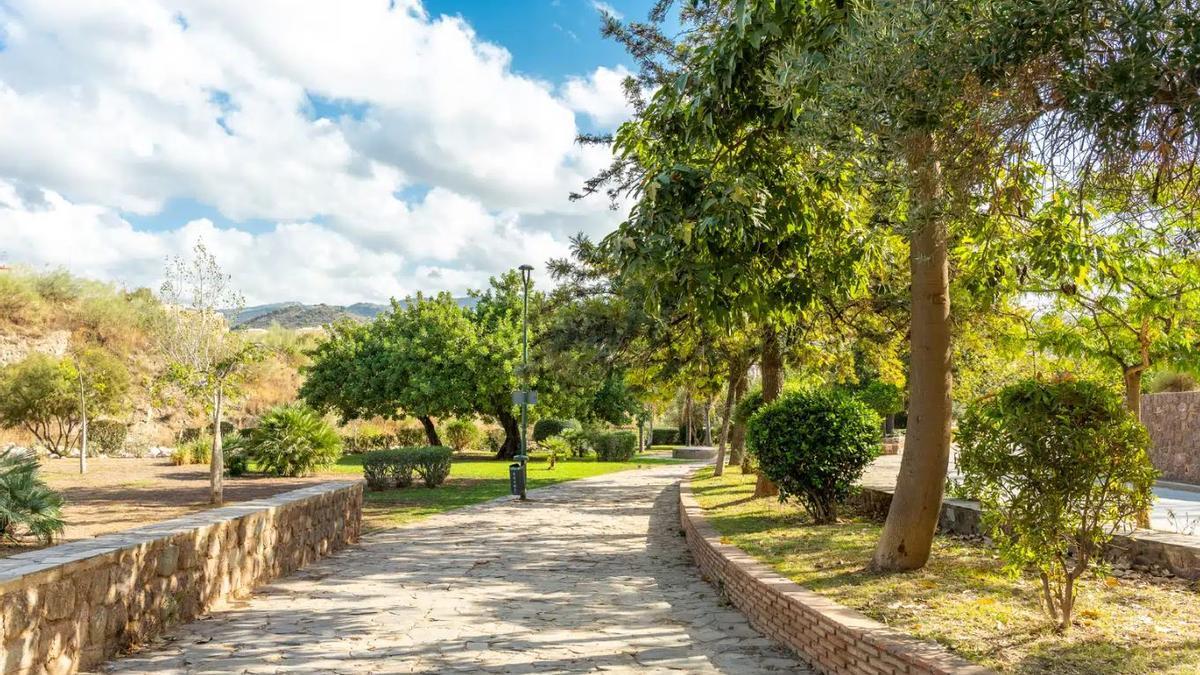Un enorme parque en Málaga con ocho miradores, una red de senderos y zonas de pícnic: perfecto para una escapada en familia
