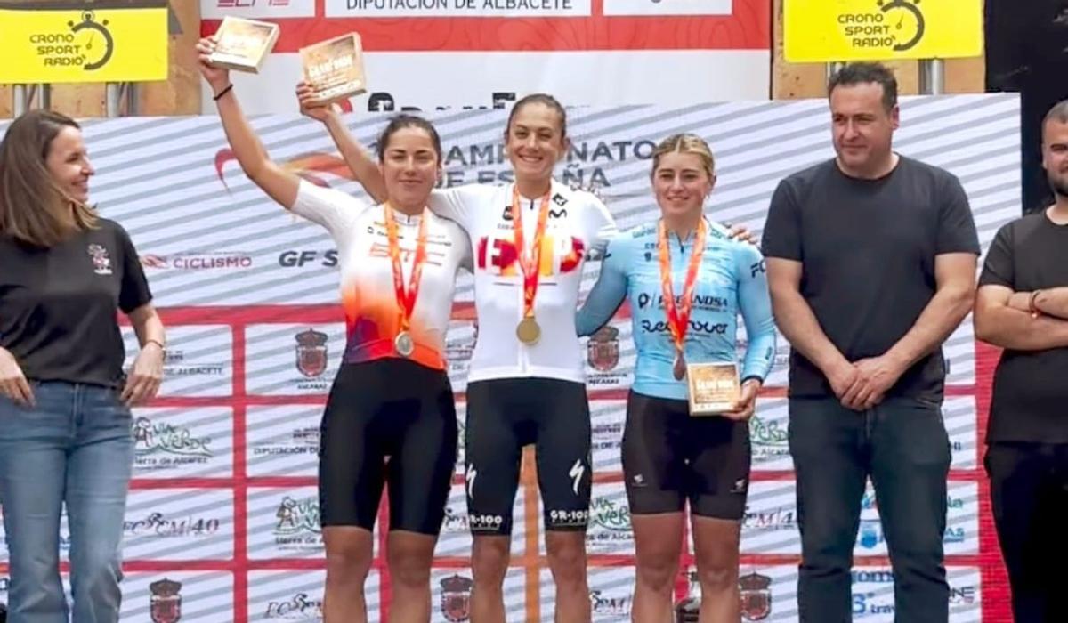 Tamara Seijas, tercera en el  podio élite. | FIRMA DE FOTO