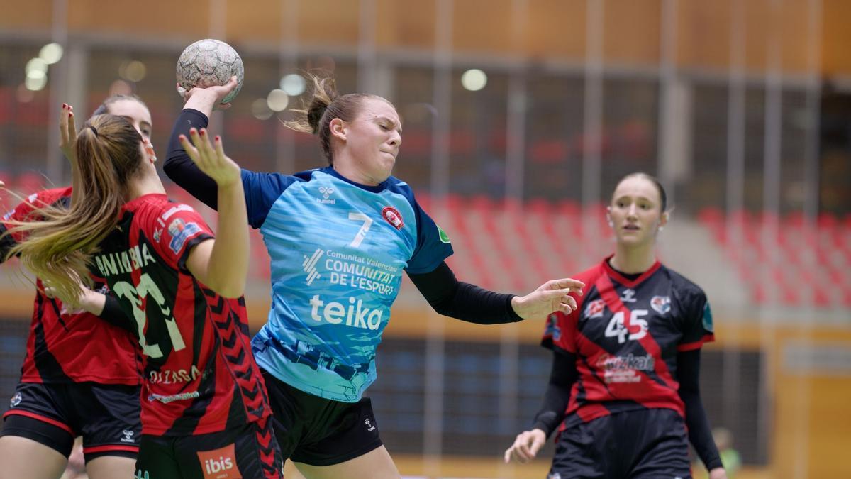 Martina Mazza en una acción de lanzamiento en Barakaldo