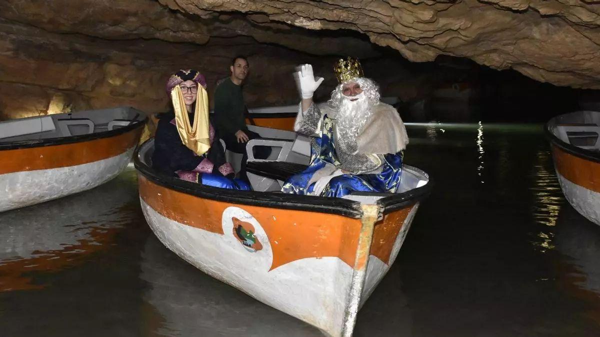 Como de costumbre, los Reyes Magos llegarán a la Vall d'Uixó en barca por les Coves de Sant Josep.