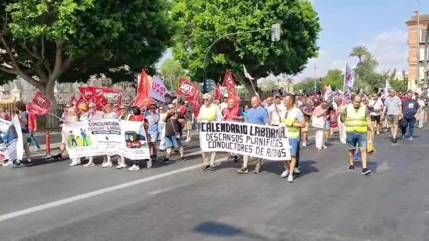 El transporte público reivindica en las calles de Murcia mejores condiciones: "Hay averías todos los días"