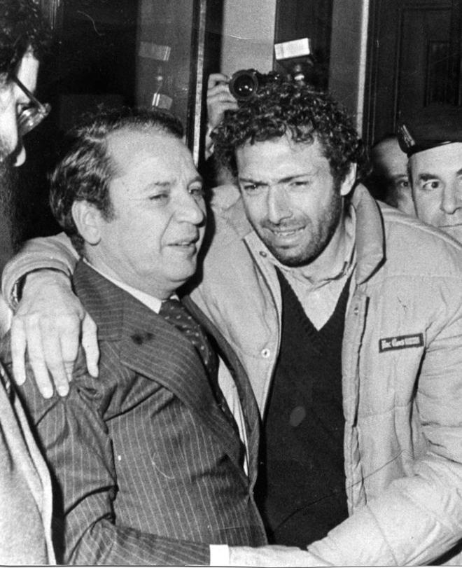 El 25 de marzo de 1981 el jugador del FC Barcelona Enrique Castro Quini es liberado tras permanecer 24 días secuestrado en un zulo en Zaragoza.