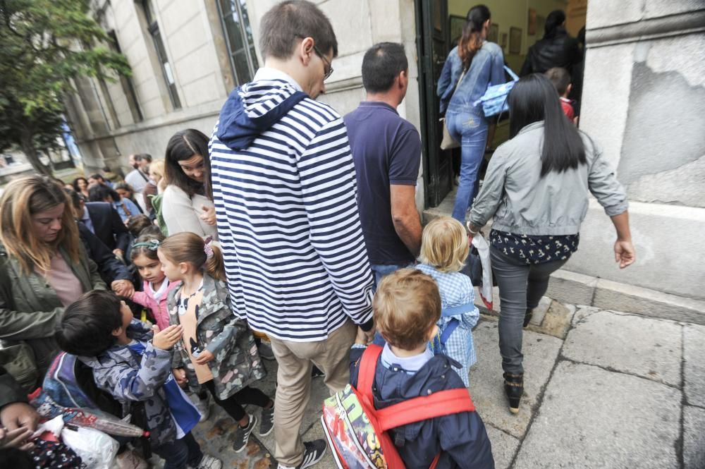 Unos 370.000 alumnos vuelven a las aulas gallegas con la incoporación de alumnos de Infantil y Primaria, y ESO, Bachillerato, FP el jueves.