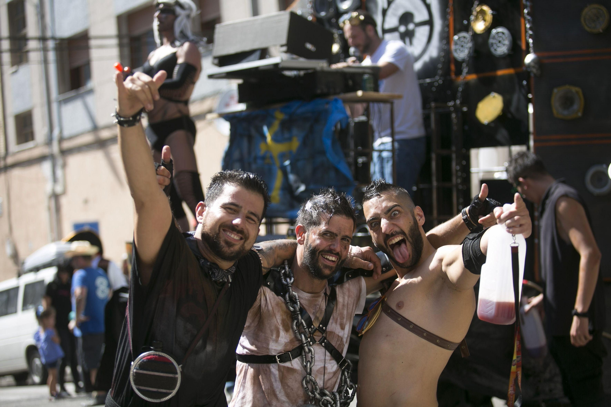 ¿Ganas de fiesta? Así fue el Descenso Folklórico del Nalón de 2019, el último que se celebró... hasta este sábado