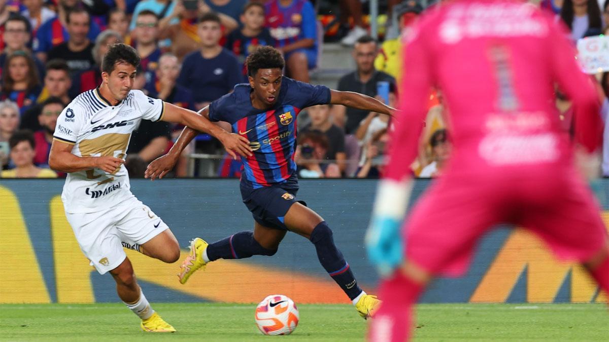 Alejandro Balde, durante la disputa del trofeo Joan Gamper ante Pumas