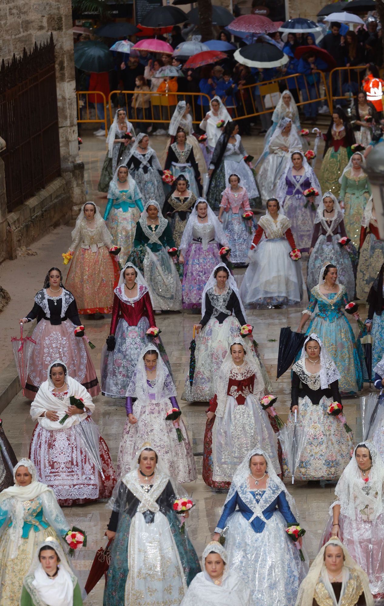 Todas las fotos de la Ofrenda del 18 de marzo por la calle de la Paz entre las 17:00 y las 18:00 horas