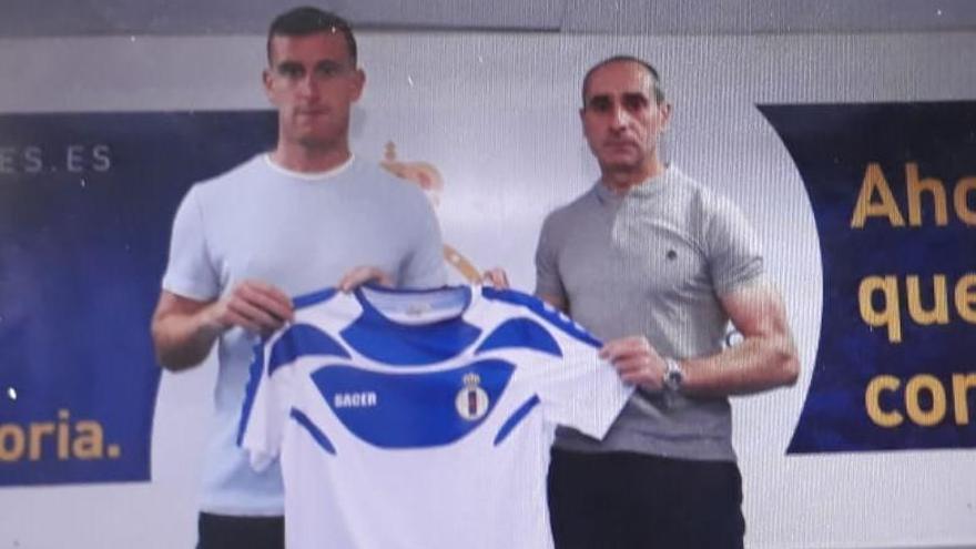 El Avilés metamorfosea su camiseta