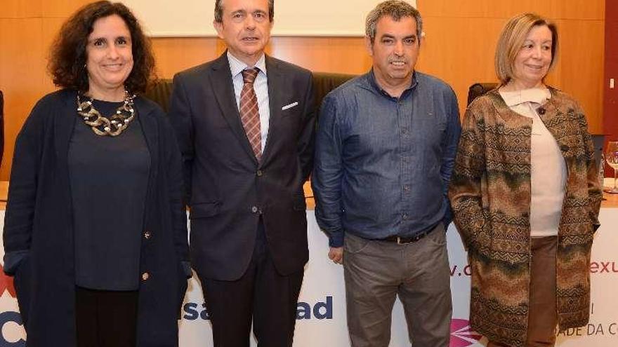 Marta Rey, Antonio Abril, Félix Fuentenebro y Araceli Torres, ayer, en A Coruña.