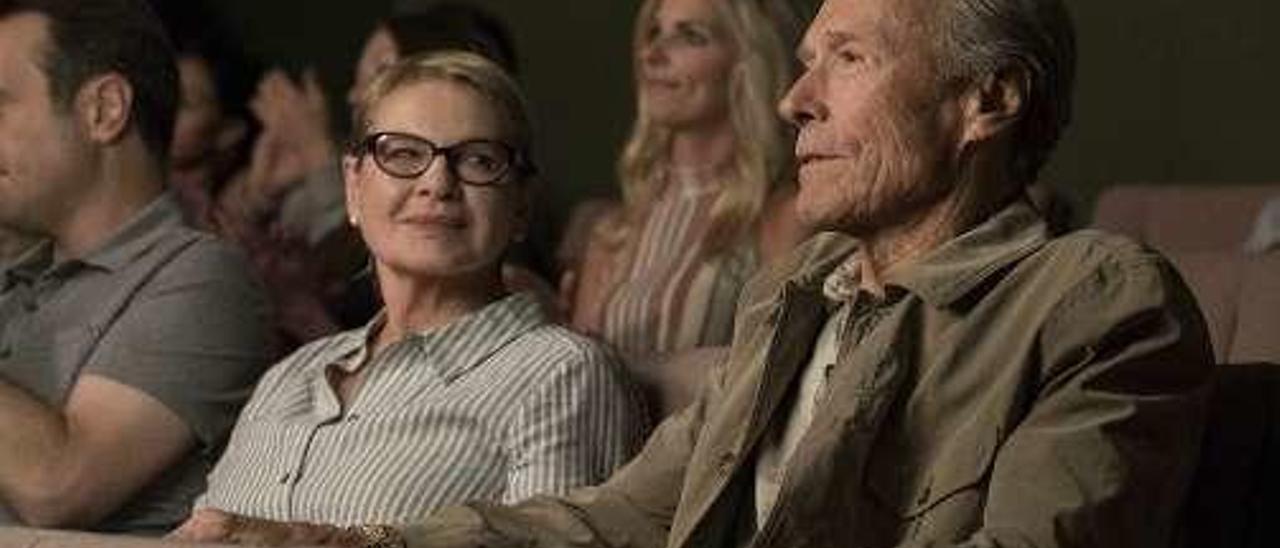 Dianne Wiest y Clint Eastwood, en &quot;Mula&quot;. / Claire Folger