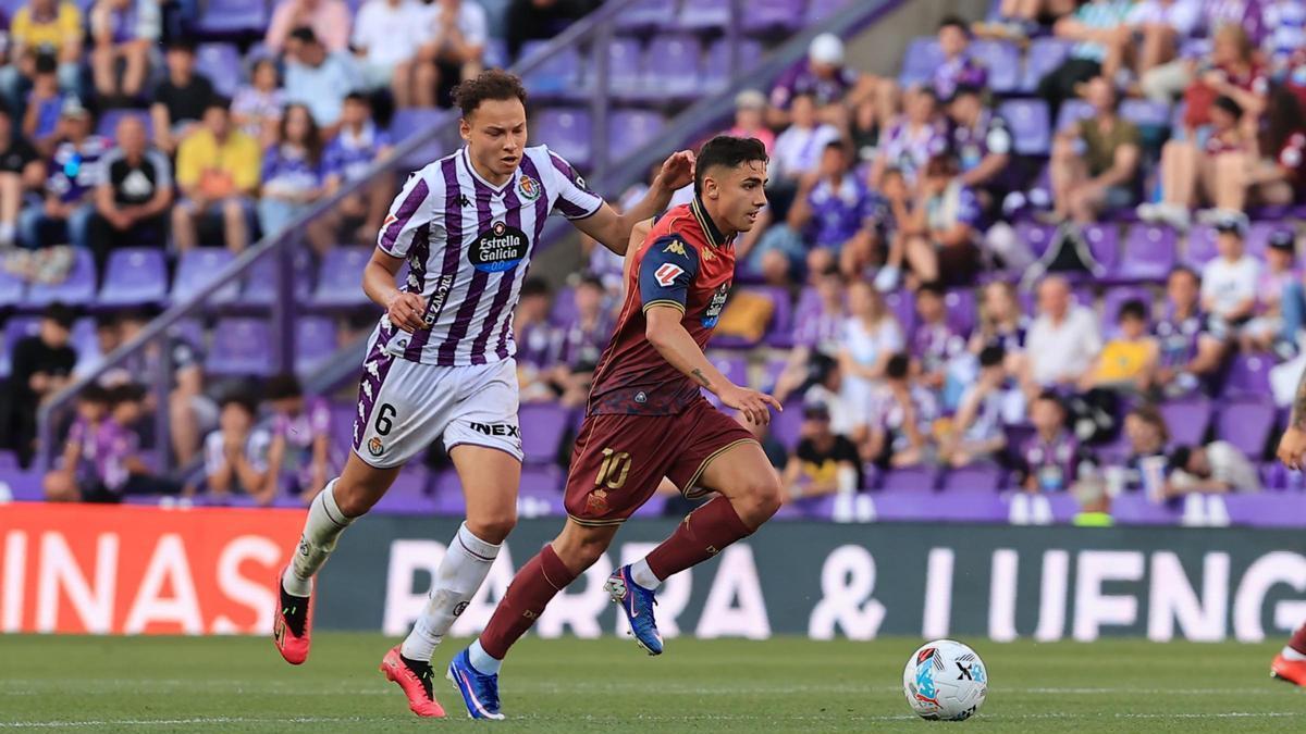 Yeremay conduce la pelota en el duelo ante el Valladolid.