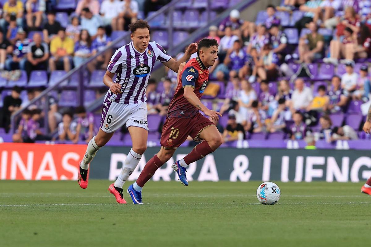 Yeremay conduce la pelota en el duelo ante el Valladolid.