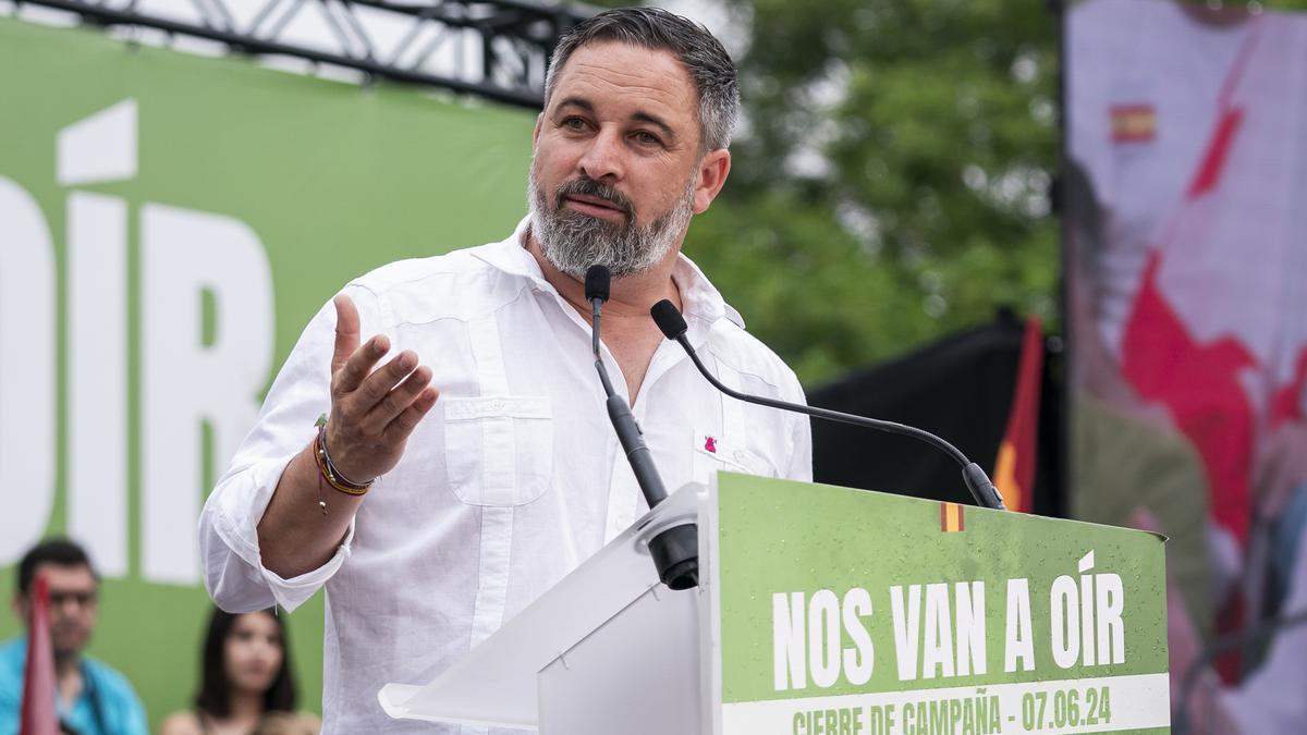El presidente de VOX, Santiago Abascal, interviene durante el acto de cierre de campaña de VOX, en el Parque de la Fuente, a 7 de junio de 2024, en Fuenlabrada, Madrid (España).