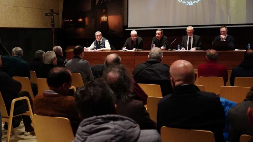 La asamblea general de las Capas celebrada anoche en el salón de actos del Museo Etnográfico de Castilla y León. | J. L. F.