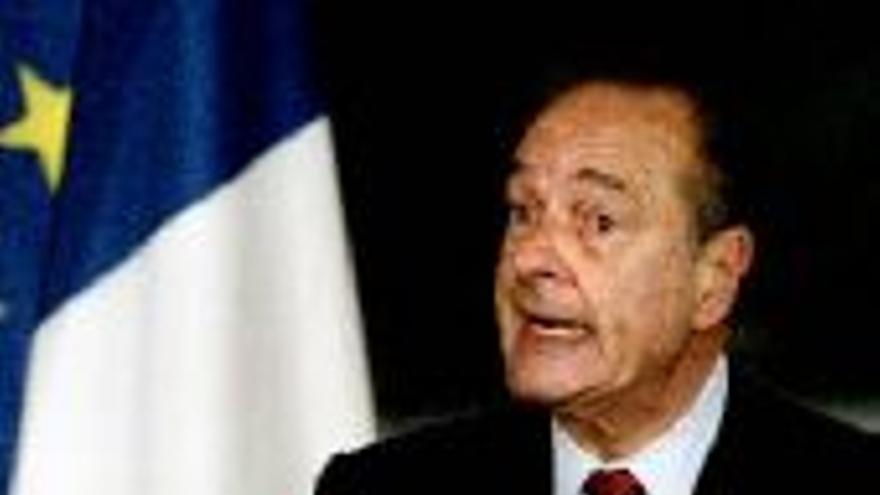 Chirac avala el veto a los signos religiosos