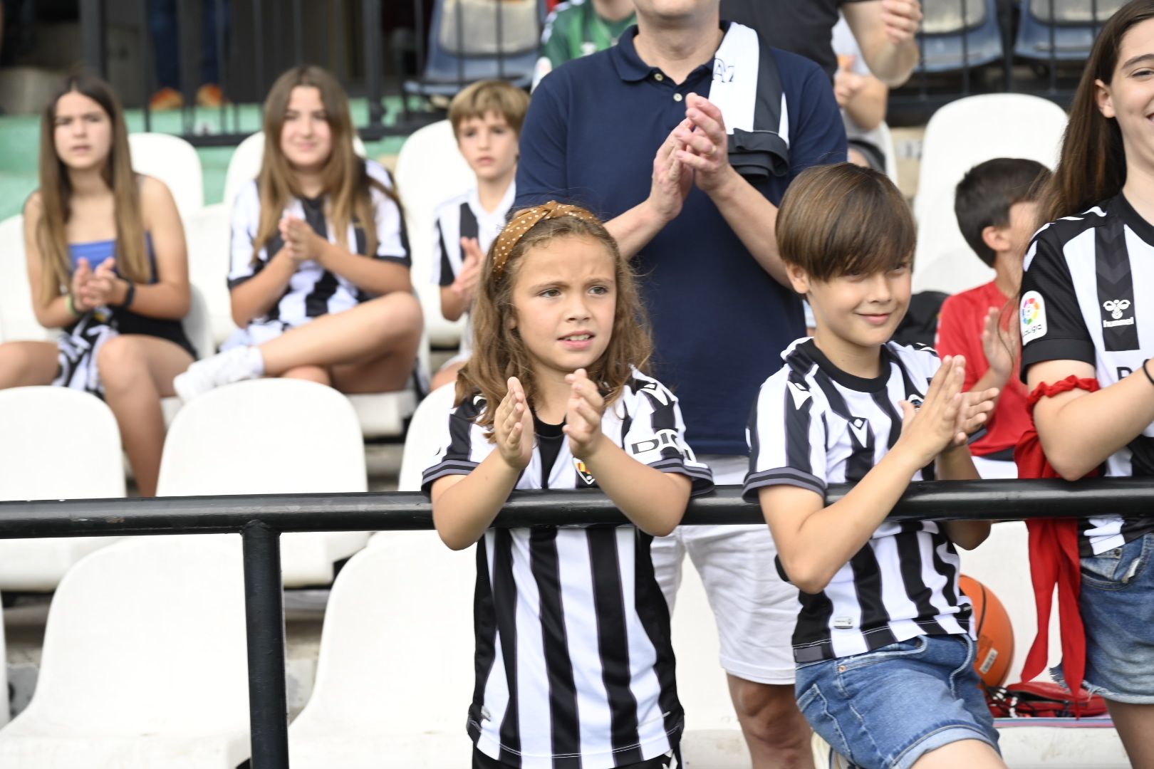 Galería de fotos: La afición lleva en volandas al CD Castellón