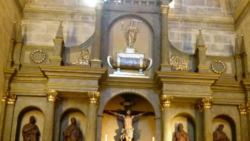 La Capilla de los Caídos da acceso a la Sala del Cabildo, donde estaban las piezas robadas.