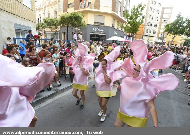 Desfile de peñas y toro fiestas Sant Pere