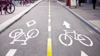 ¿Fin a los carriles bicis en aceras en Madrid? El Ayuntamiento lo estudia