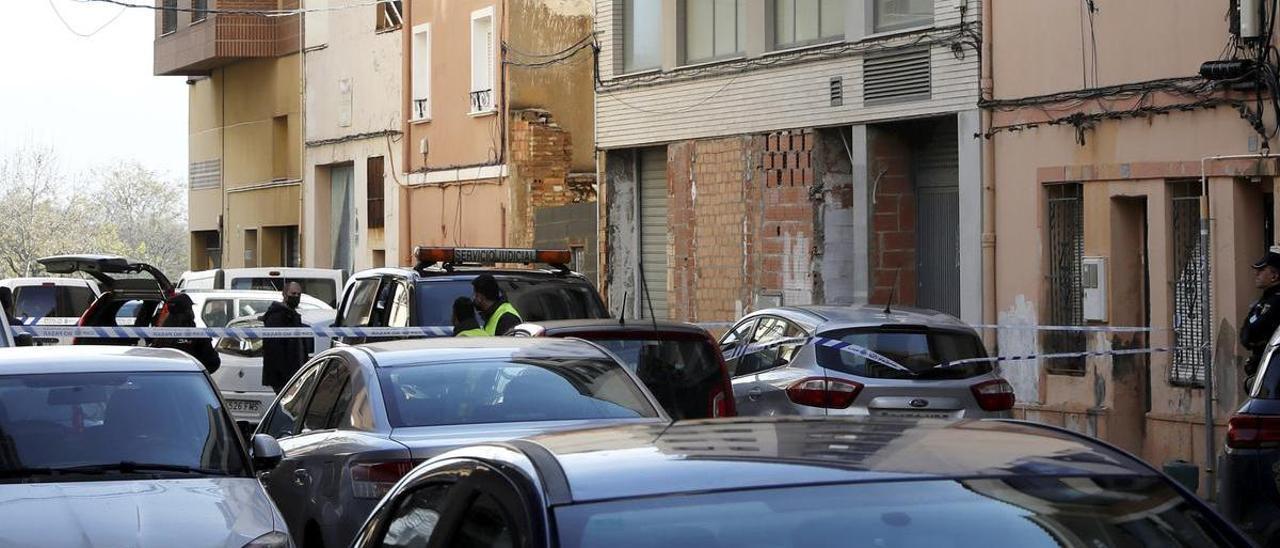 Agentes de la Policía Nacional en el lugar del homicidio registrado en Marqués de Salamanca.