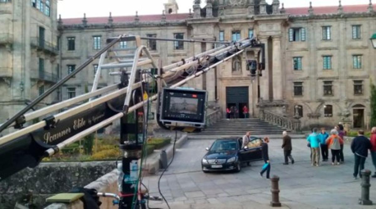 Momento del rodaje de un proyecto en la praza da Inmaculada de Santiago