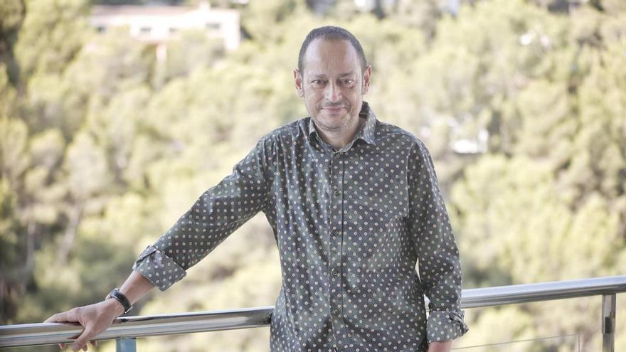 Joaquín Dueñas, pediatra en Son Espases: «Las vacunas funcionan tan bien que la gente piensa que las enfermedades ya no existen»