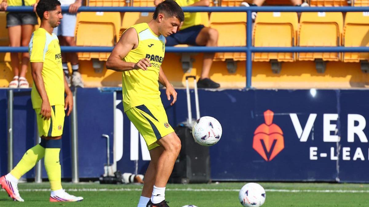 Thiago Fernández, en el calentamiento del amistoso entre el Villarreal y el Levante de la pasada semana.