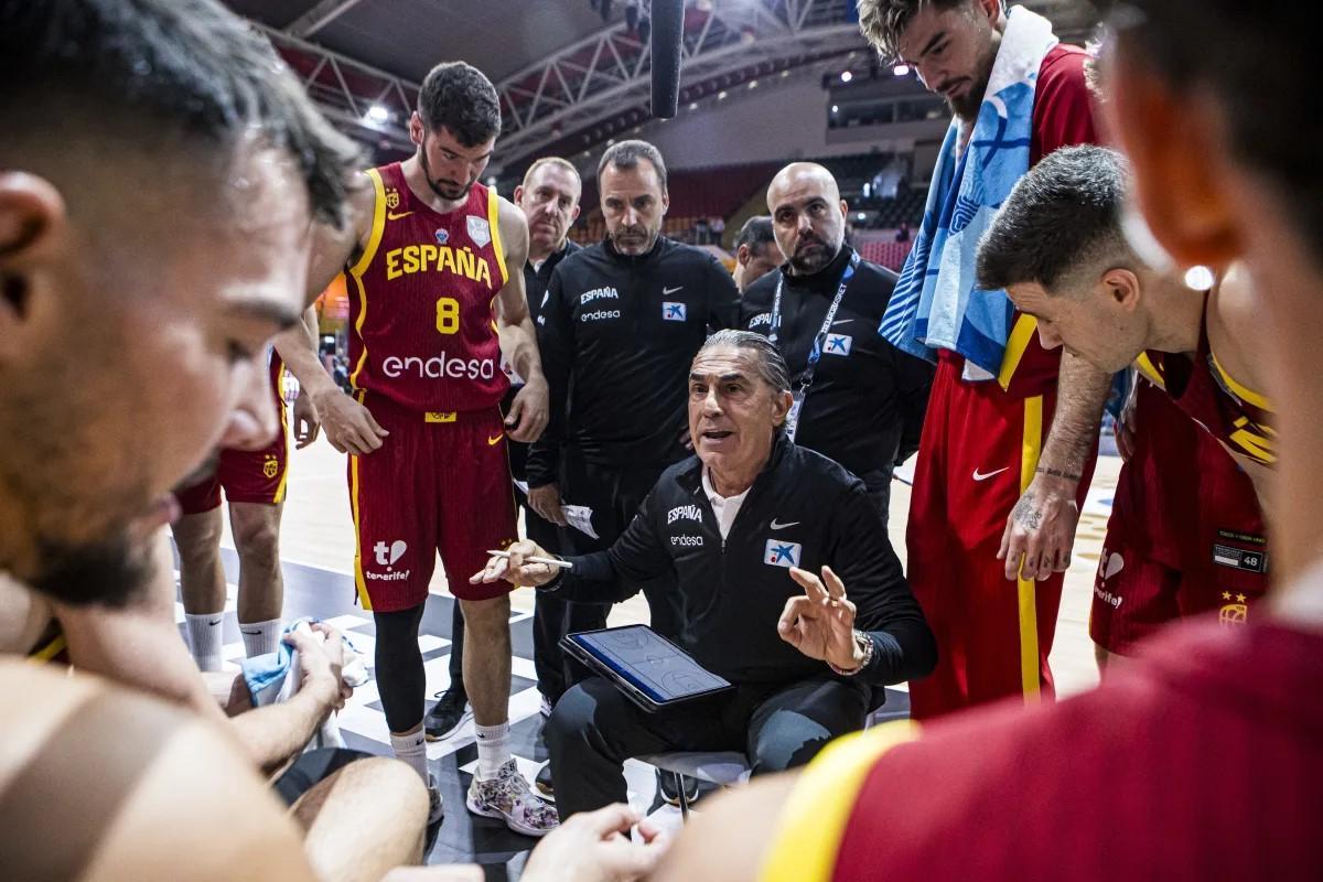 Scariolo, instructions to his players during the match against Georgia