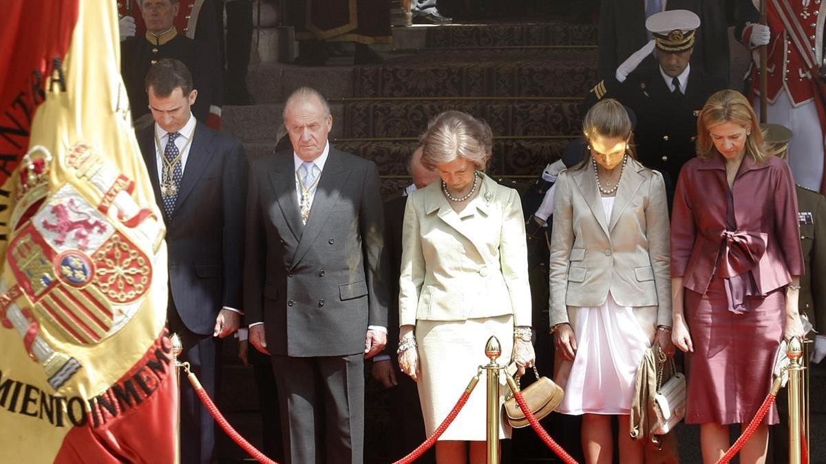 El rey Felipe VI, Juan Carlos I, Sofía de Grecia y las infantas Elena y Cristina en el acto solemne de apertura de la IX legislatura, en abril de 2008.